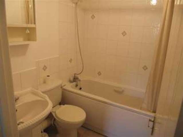  Image of 1 bedroom Flat to rent in Founder Close London E6 at Founder Close  Beckton, E6 6FS