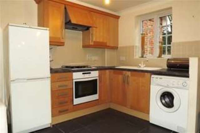  Image of 1 bedroom Flat to rent in Foundry Close Hook RG27 at Hook, RG27 9JD