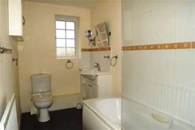  Image of 1 bedroom Flat to rent in Foundry Close Hook RG27 at Hook, RG27 9JD