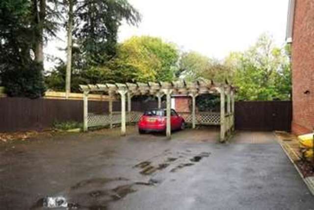  Image of 1 bedroom Flat to rent in Foundry Close Hook RG27 at Hook, RG27 9JD