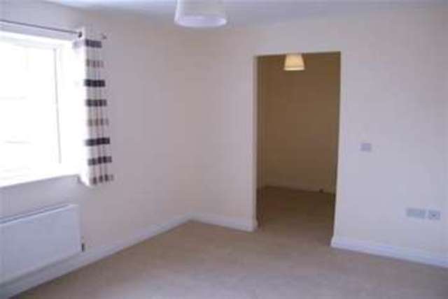 Image of 2 bedroom Flat to rent in Pheasant Close Four Marks Alton GU34 at Alton, GU34 5FH