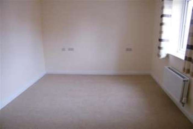  Image of 2 bedroom Flat to rent in Pheasant Close Four Marks Alton GU34 at Alton, GU34 5FH