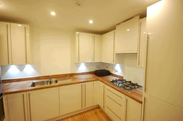  Image of 2 bedroom Property to rent in Tudor Road Reading RG1 at Friary Court Tudor Road Reading Reading, RG1 1NH