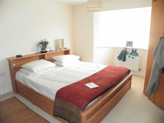  Image of 4 bedroom Property for sale in Fronhaul Felinfoel Llanelli SA14 at Fronhaul Swiss Valley Swiss Valley, SA14 8LF