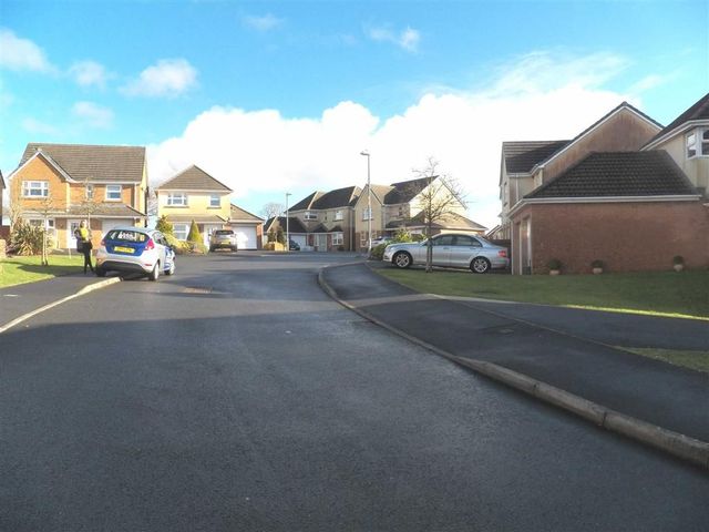  Image of 4 bedroom Property for sale in Fronhaul Felinfoel Llanelli SA14 at Fronhaul Swiss Valley Swiss Valley, SA14 8LF