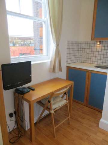  Image of Studio flat to rent in Fulham Palace Road London W6 at Fulham Palace Road Hammersmith London, W6 9HH