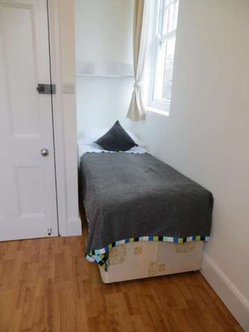  Image of Studio flat to rent in Fulham Palace Road London W6 at Fulham Palace Road Hammersmith London, W6 9HH