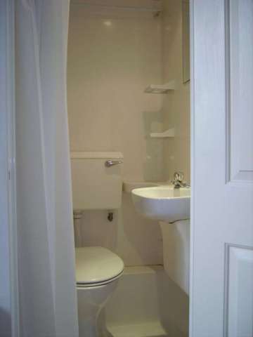  Image of Studio flat to rent in Fulham Palace Road London W6 at Fulham Palace Road Hammersmith London, W6 9HH