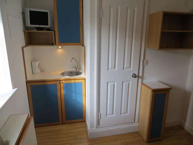  Image of Studio flat to rent in Fulham Palace Road London W6 at Fulham Palace Road Hammersmith London, W6 9HH