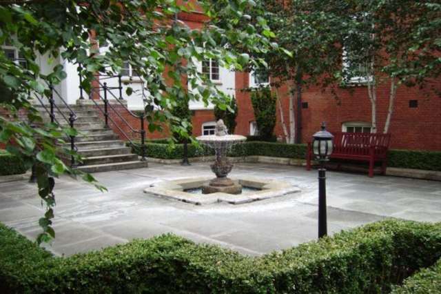  Image of Studio flat to rent in Fulham Palace Road London W6 at Fulham Palace Road Hammersmith London, W6 9HH