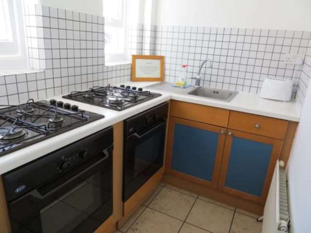  Image of Studio flat to rent in Fulham Palace Road London W6 at Fulham Palace Road Hammersmith London, W6 9HH