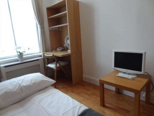  Image of Studio flat to rent in Fulham Palace Road London W6 at Fulham Palace Road Hammersmith London, W6 9HH