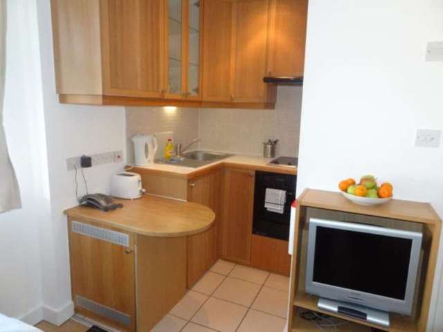  Image of Studio flat to rent in Fulham Palace Road London W6 at Fulham Palace Road Hammersmith London, W6 9HH