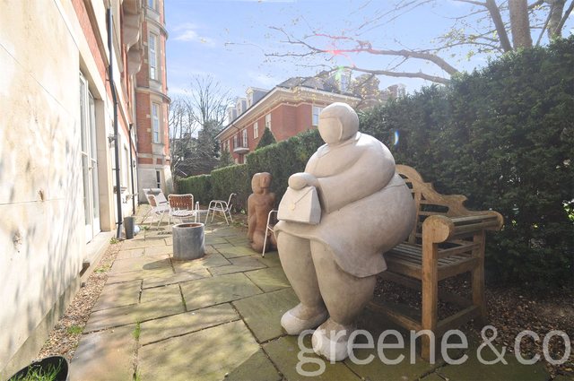  Image of 3 bedroom Detached house to rent in Mount Vernon London NW3 at Mount Vernon Hampstead Hampstead, NW3 6QS