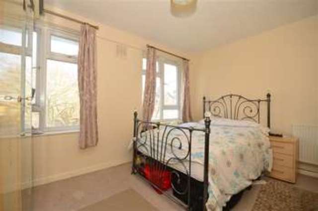  Image of 2 bedroom Maisonette for sale in Geffrye Estate London N1 at Islington London Islington, N1 6RX