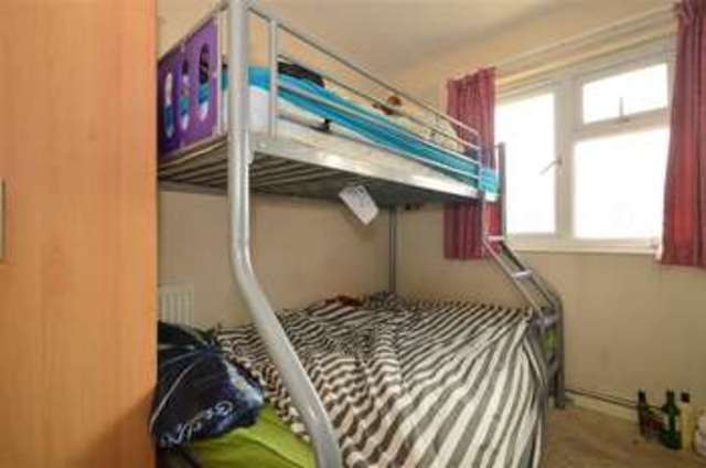  Image of 2 bedroom Maisonette for sale in Geffrye Estate London N1 at Islington London Islington, N1 6RX