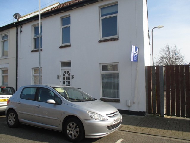  Image of 1 bedroom Ground Flat for sale in George Street Portsmouth PO1 at George Street Fratton Portsmouth, PO1 5QY