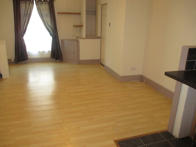  Image of 1 bedroom Ground Flat for sale in George Street Portsmouth PO1 at George Street Fratton Portsmouth, PO1 5QY