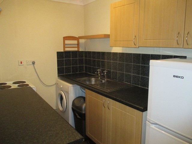  Image of 1 bedroom Ground Flat for sale in George Street Portsmouth PO1 at George Street Fratton Portsmouth, PO1 5QY