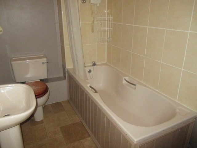  Image of 1 bedroom Ground Flat for sale in George Street Portsmouth PO1 at George Street Fratton Portsmouth, PO1 5QY