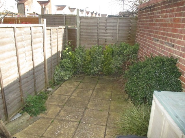  Image of 1 bedroom Ground Flat for sale in George Street Portsmouth PO1 at George Street Fratton Portsmouth, PO1 5QY