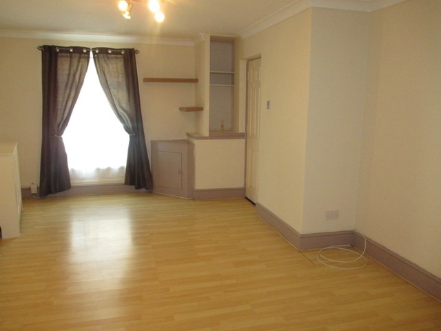  Image of 1 bedroom Ground Flat for sale in George Street Portsmouth PO1 at George Street Fratton Portsmouth, PO1 5QY