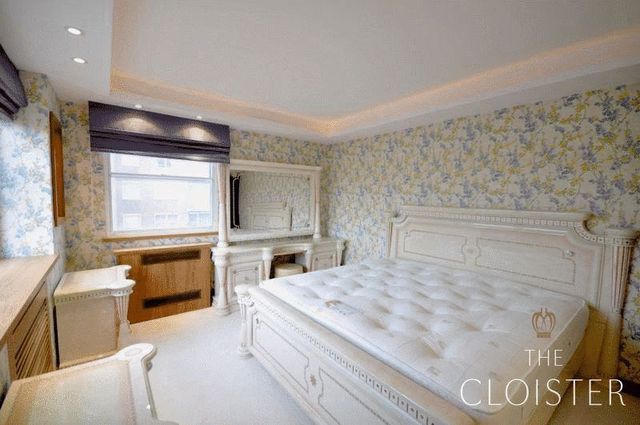  Image of 3 bedroom Flat for sale in George Street London W1H at George Street  London, W1H 7HN