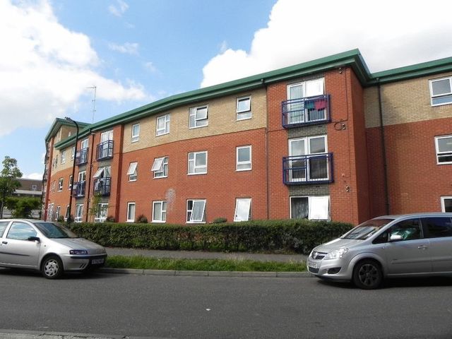  Image of 2 bedroom Flat to rent in Bishopsfield Harlow CM18 at Gibson Court  Harlow, CM18 6FF