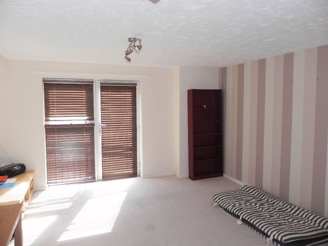  Image of 2 bedroom Flat to rent in Bishopsfield Harlow CM18 at Gibson Court  Harlow, CM18 6FF