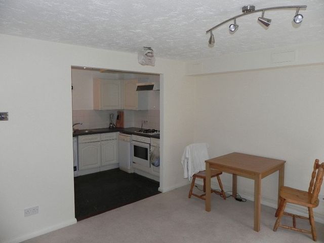  Image of 2 bedroom Flat to rent in Bishopsfield Harlow CM18 at Gibson Court  Harlow, CM18 6FF