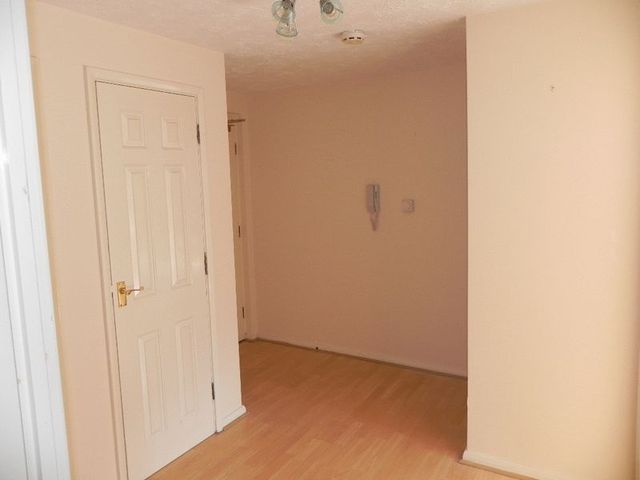  Image of 2 bedroom Flat to rent in Bishopsfield Harlow CM18 at Gibson Court  Harlow, CM18 6FF