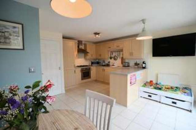  Image of 4 bedroom Terraced house for sale in Gloucester Avenue Shinfield Reading RG2 at Shinfield  Reading, RG2 9GA