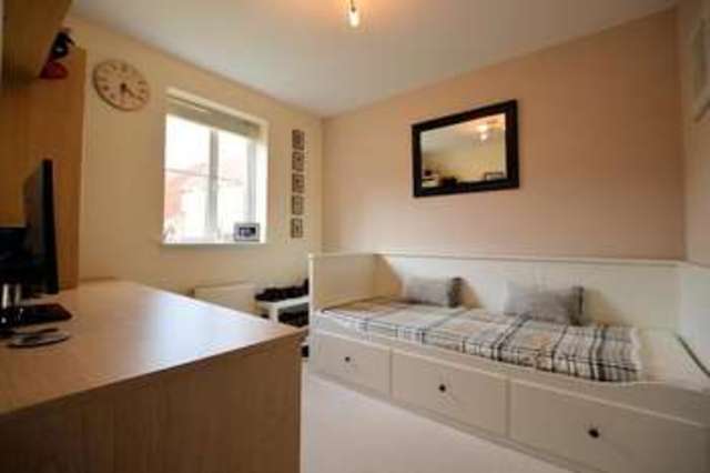  Image of 4 bedroom Terraced house for sale in Gloucester Avenue Shinfield Reading RG2 at Shinfield  Reading, RG2 9GA