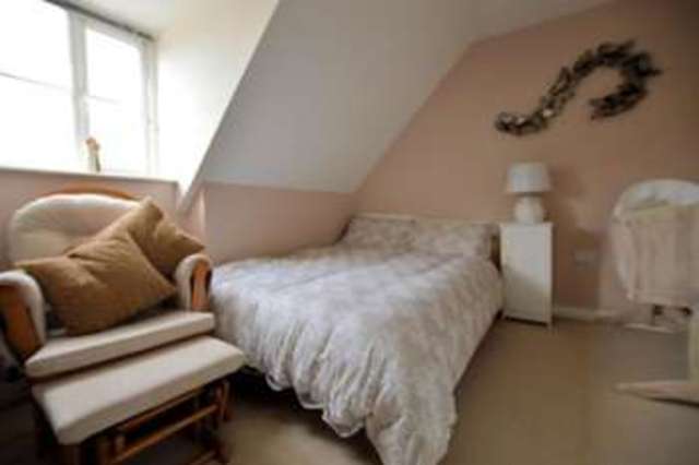  Image of 4 bedroom Terraced house for sale in Gloucester Avenue Shinfield Reading RG2 at Shinfield  Reading, RG2 9GA