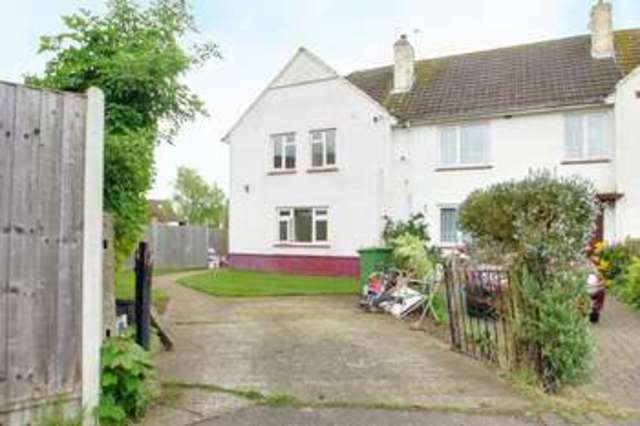  Image of 3 bedroom Detached house to rent in Goffs Oak Avenue Goffs Oak Waltham Cross EN7 at Goffs Oak Avenue Goffs Oak Waltham Cross, EN7 5NJ