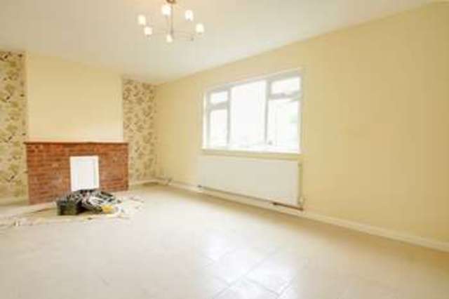  Image of 3 bedroom Detached house to rent in Goffs Oak Avenue Goffs Oak Waltham Cross EN7 at Goffs Oak Avenue Goffs Oak Waltham Cross, EN7 5NJ