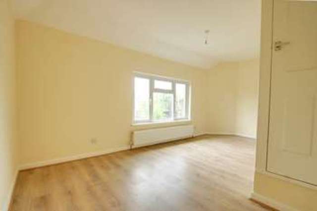  Image of 3 bedroom Detached house to rent in Goffs Oak Avenue Goffs Oak Waltham Cross EN7 at Goffs Oak Avenue Goffs Oak Waltham Cross, EN7 5NJ