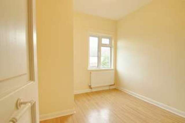  Image of 3 bedroom Detached house to rent in Goffs Oak Avenue Goffs Oak Waltham Cross EN7 at Goffs Oak Avenue Goffs Oak Waltham Cross, EN7 5NJ