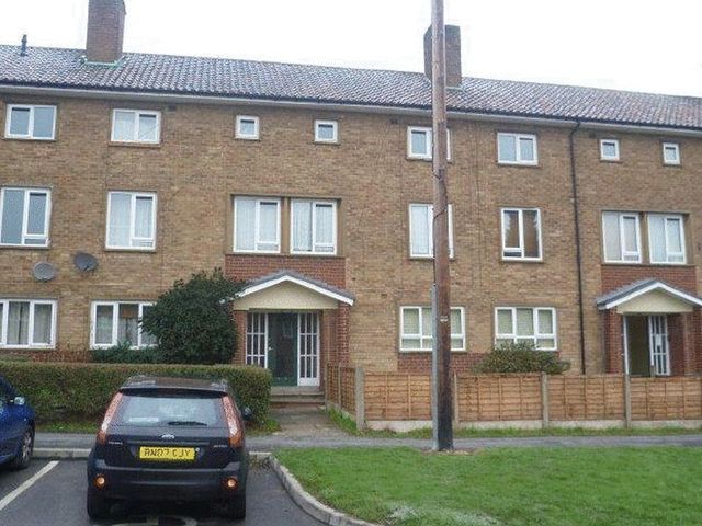  Image of 2 bedroom Flat to rent in Goodeve Walk Sutton Coldfield B75 at Falcon Lodge Sutton Coldfield Roughley, B75 7NF