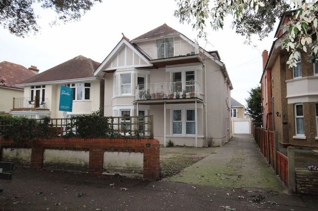  Image of 2 bedroom Flat to rent in Grand Avenue Southbourne Bournemouth BH6 at 40 Grand Avenue Southbourne Bournemouth, BH6 3TA