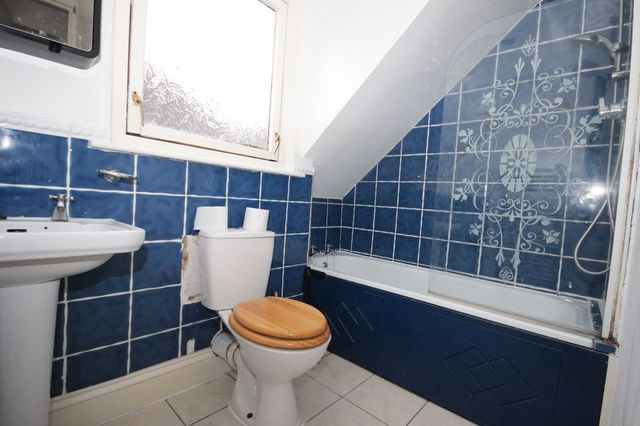  Image of 2 bedroom Flat to rent in Grand Avenue Southbourne Bournemouth BH6 at 40 Grand Avenue Southbourne Bournemouth, BH6 3TA