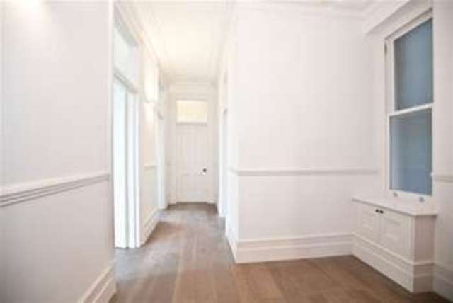  Image of 3 bedroom Flat to rent in Shepherds Bush Green London W12 at London, W12 8QA