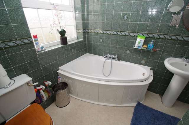  Image of 5 bedroom Terraced house for sale in Grassy Close Hemel Hempstead HP1 at Grassy Close  Hemel Hempstead, HP1 3QR