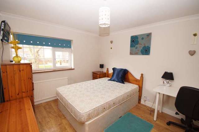  Image of 5 bedroom Terraced house for sale in Grassy Close Hemel Hempstead HP1 at Grassy Close  Hemel Hempstead, HP1 3QR