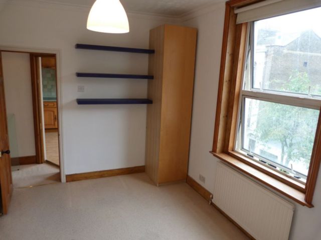  Image of 3 bedroom Apartment to rent in Gray