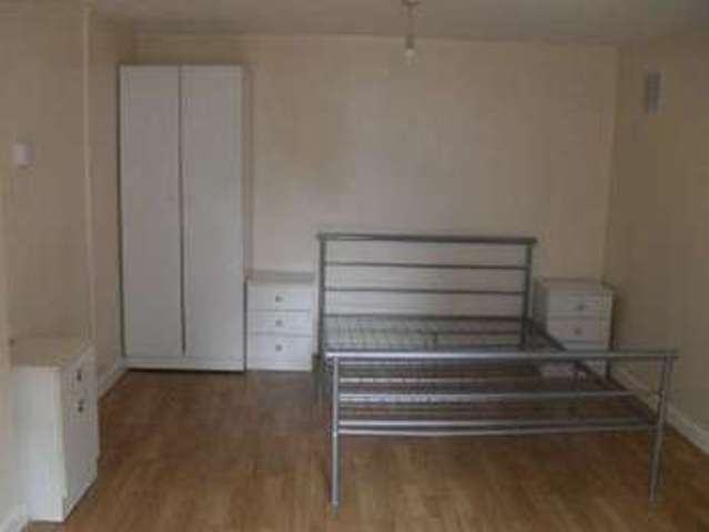  Image of 1 bedroom Apartment to rent in Green Lanes London N4 at Finsbury Park, N4 1BX