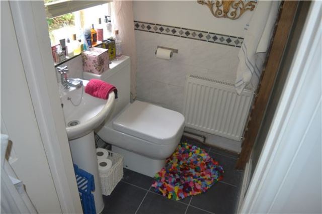  Image of 1 bedroom Flat for sale in Grosvenor Crescent St. Leonards-on-Sea TN38 at East Sussex, TN38 0BX