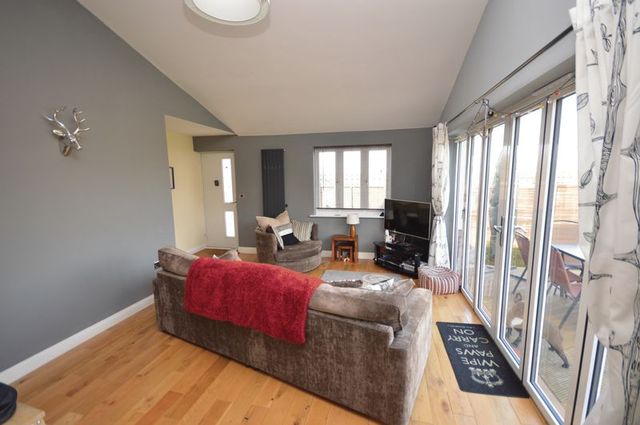  Image of 3 bedroom Detached house for sale in Grove Road Houghton Regis Dunstable LU5 at 1a Grove Road  Houghton Regis, LU5 5PD