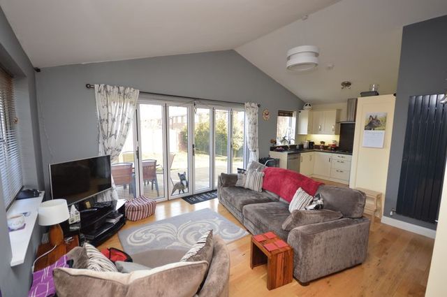  Image of 3 bedroom Detached house for sale in Grove Road Houghton Regis Dunstable LU5 at 1a Grove Road  Houghton Regis, LU5 5PD