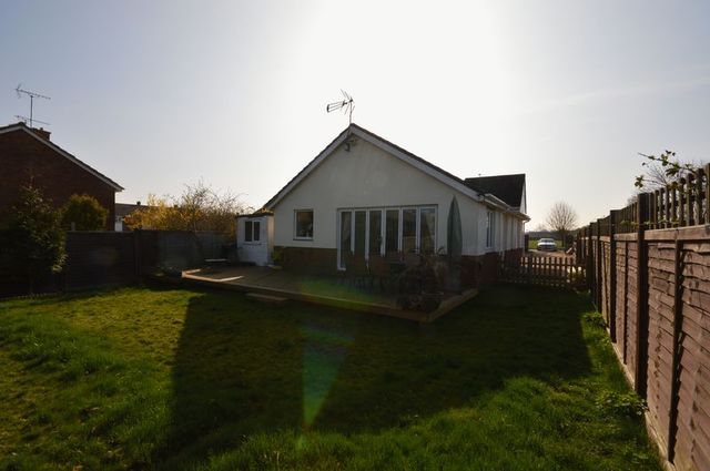  Image of 3 bedroom Detached house for sale in Grove Road Houghton Regis Dunstable LU5 at 1a Grove Road  Houghton Regis, LU5 5PD